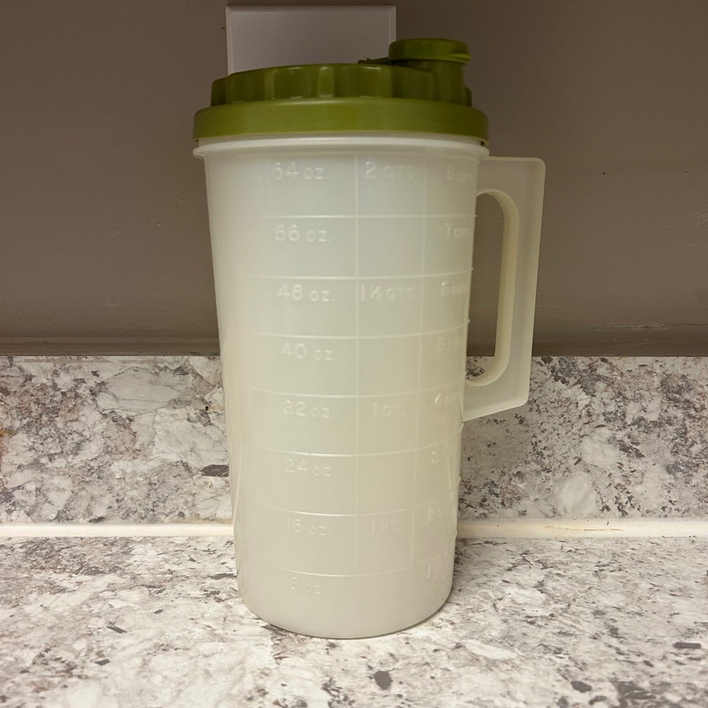 Lustro Ware Plastic Pitcher 2 Quart Green White Vintage 64oz Measuring Jug 2 QT